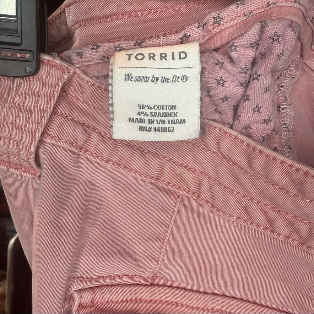 Torrid Pink Cargo Shorts Size:26 - Picture 4 of 7